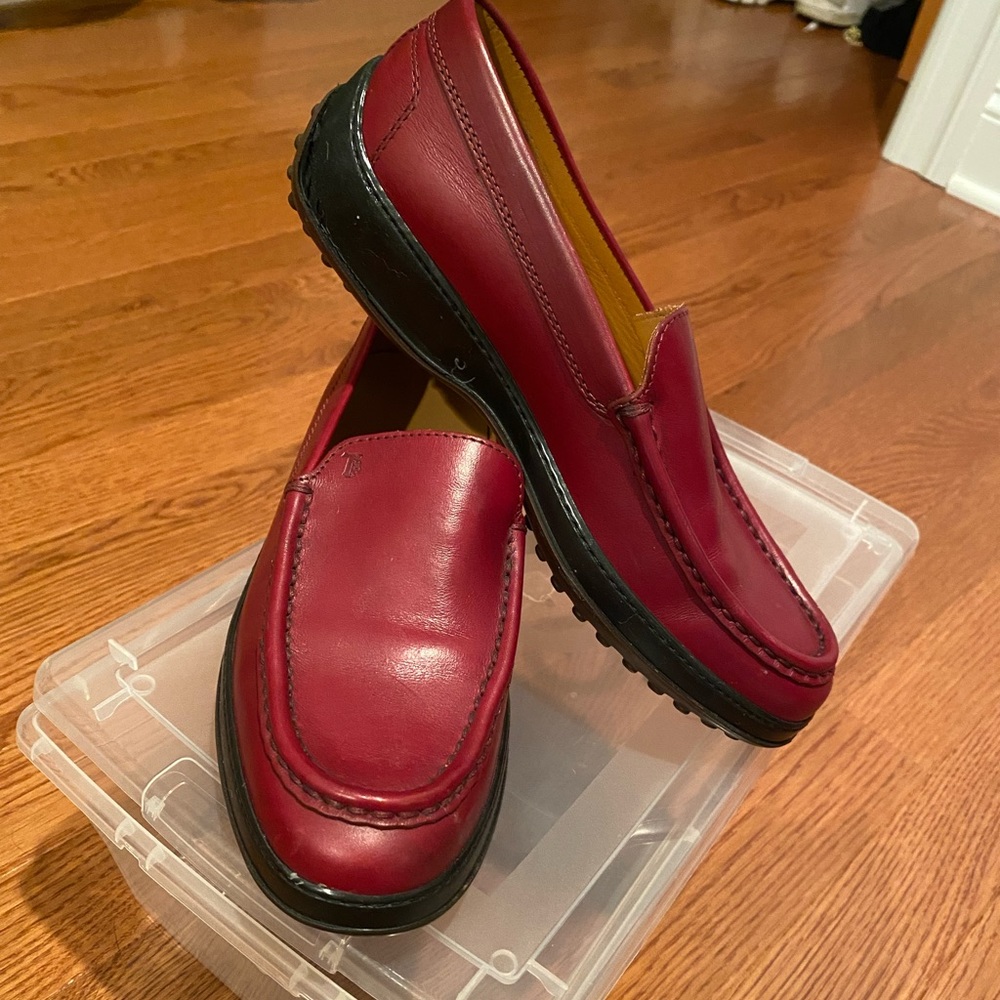 Tod’s Burgundy driving moccasin